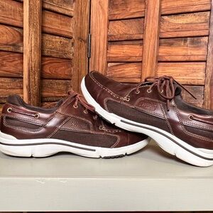 Rockport Men’s Brown Leather Lace-Up Casual Sneakers. Classic lightweight shoe.